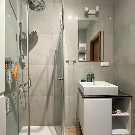 דירה 207 Apartment, Garden Gates *